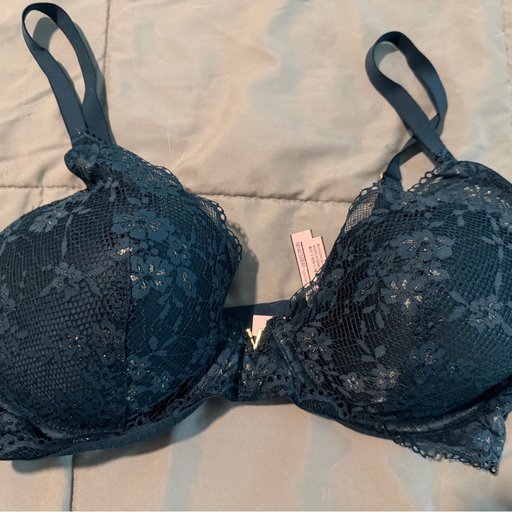 Elegant Lace Underwire Bra in Teal